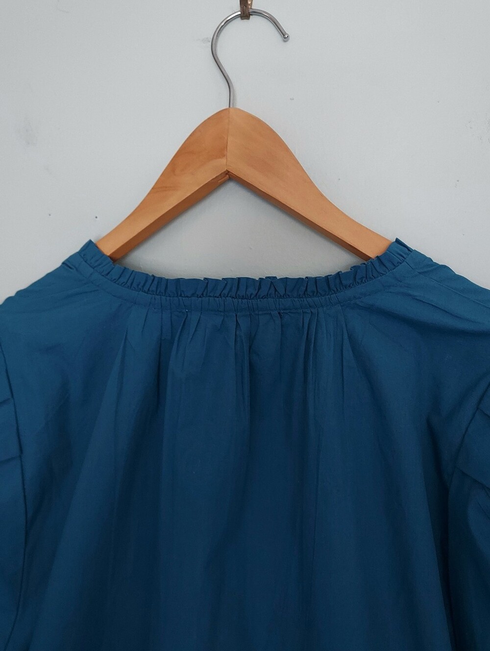 Love the Label Lia Blue Sapphire Short Puff Sleeve Blouse Size Large NEW NWT - Picture 8 of 12